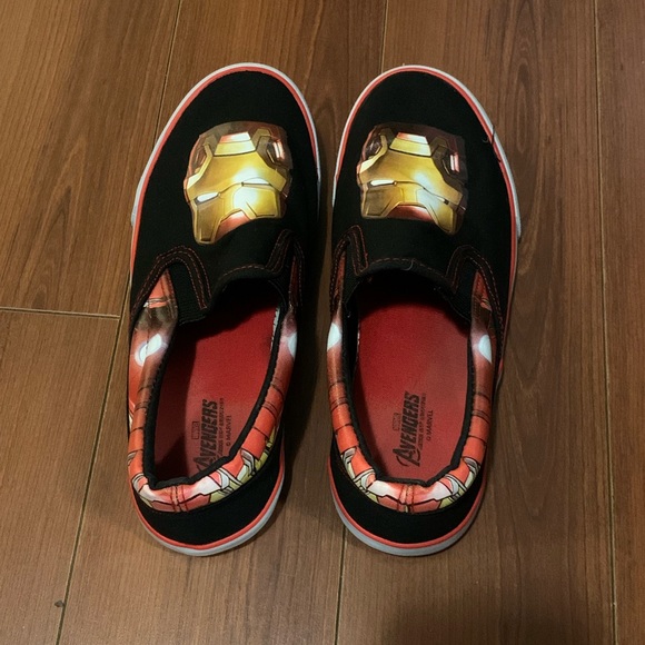 Avengers Canvas Shoes - Picture 2 of 8